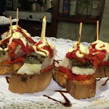 Die vielen verschiedenen spanischen Tapas machen garantiert jeden Gaumen glücklich.