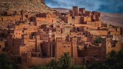 Ausblick auf eine rote Festung in Marrakesch
