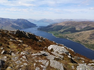 Aussicht auf das Tal Glenco Die Aussicht vom Pap of Glenco auf das Tal und den nebenher fließenden Fluss