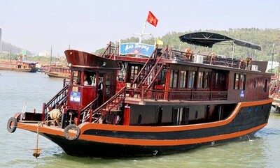 Vietnam, Halong-Bucht, Holzdschunke