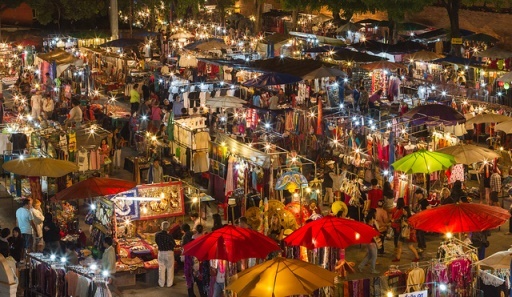 Nachtmarkt in Chiang Mai Chiang Mai, Nachtmarkt, Thailand, Rundreise Thailand, Familienreise Rundreise