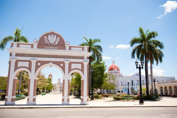 Wir besuchen die Hafenstadt Cienfuegos. Cienfuegos