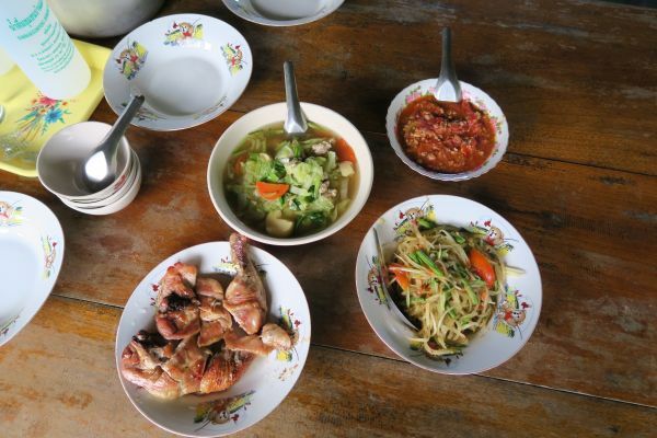 Die Küche Thailands, Malaysias und Singapurs ist vielfältig, aber teilweise auch sehr scharf Thailändische Küche, Zutaten, traditionell