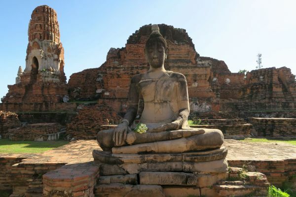 Die Ruinen der einstmals prächtigen Paläste und Tempel von Ayutthaya. Thailand Rundreise 3 Wochen
