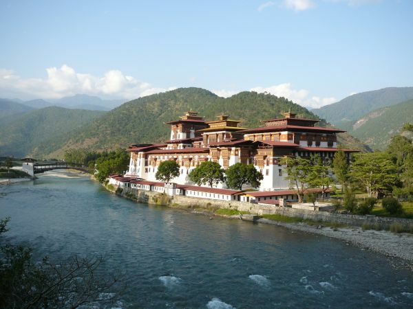 Punakha Tempel Punakha Tempel am Flussufer, Sikkim Bhutan Rundreise