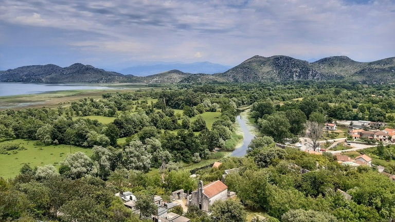 Der Skutari See ist der größte Süßwassersee des Balkans. Balkan Montenegro Virpazar Skutari See (Skadar)