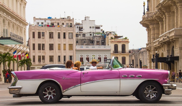Mit dem Oldtimer durch Havanna cruisen: Ein Spaß für große und kleine Autofans! Oldtimer, Havanna, Stadtrundfahrt