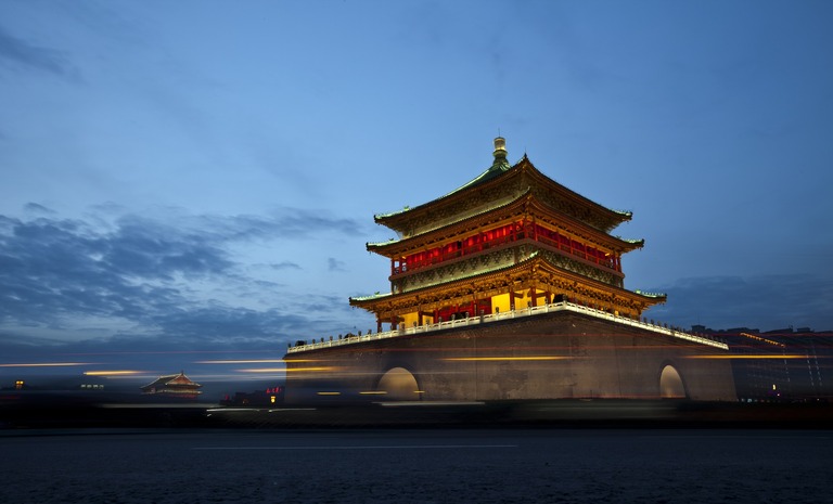 Xi'an Der Glockenturm in Xi'an bei Nacht