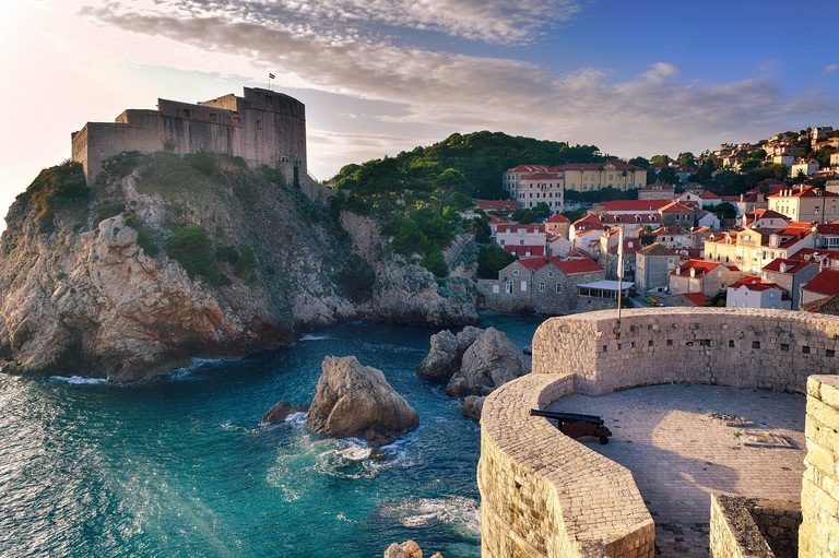 Die mittelalterliche, kroatische Stadt Dubrovnik ist wunderschön an der Adria gelegen. Balkan Kroatien Dubrovnik