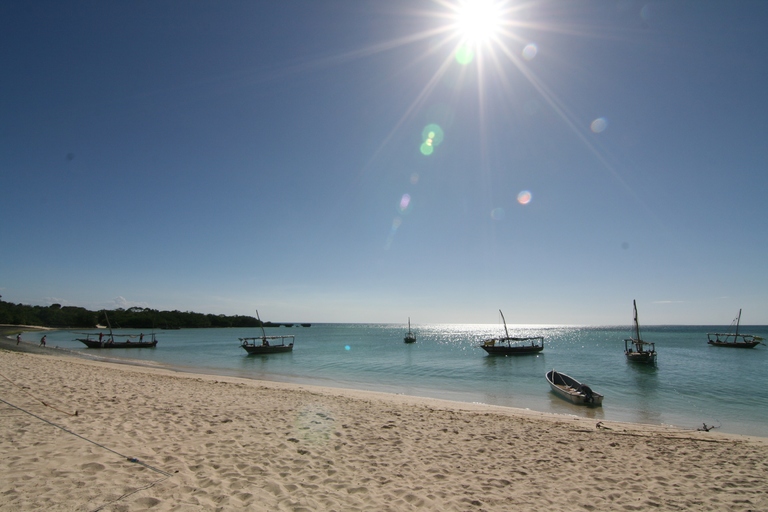 Entspannung am Strand von Sansibar Rundreise Sansibar, Rundreise Tansania, Sansibar Rundreise, Djoser, Strand