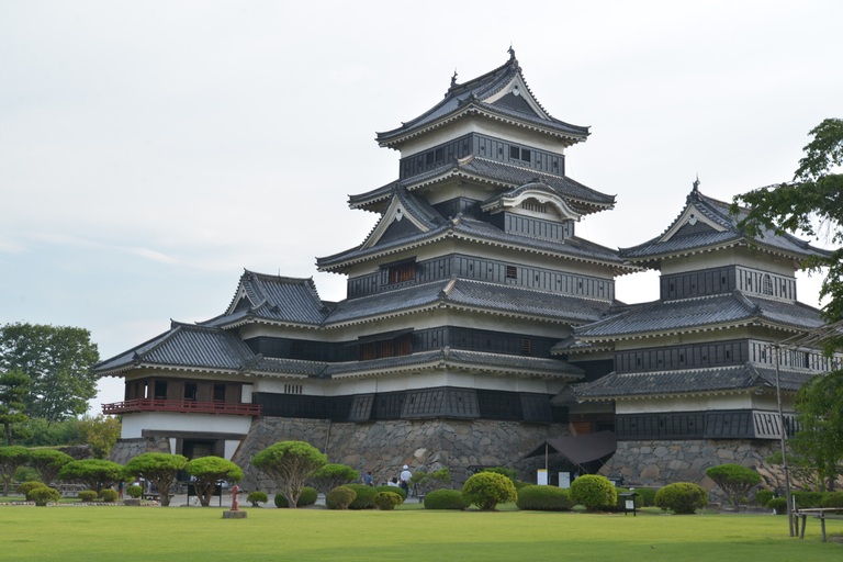 Die Burg Matsumoto Matsumoto, Krähenburg, Burg Matsumoto, Nikko Nationalpark, Japan Rundreise 3 Wochen
