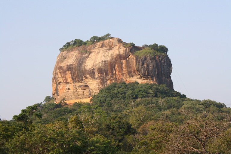 Blick auf den wunderschönen "Löwenfelsen" Sigiriya. "Löwenfelsen", Sigiriya