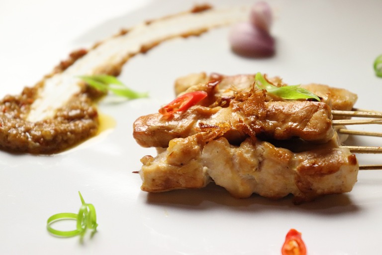 Sate Ayam, typisch indonesische Hühnerspieße