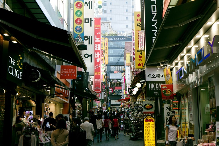 Gechäftiges Treiben auf dem traditionellen Namdaemun Markt. Markt, Nachtmark, Namdaemun, Seoul, Einkaufen