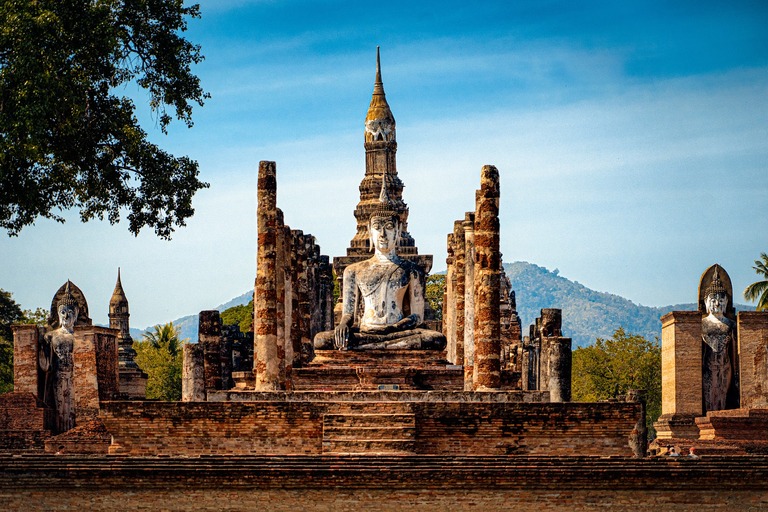 Den Historic Park in Sukhothai können Sie bei einer Radtour erkunden. Thailand Rundreise 3 Wochen