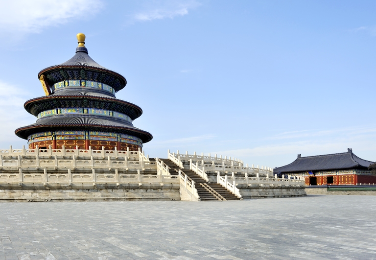 Der Himmeltempel besteht aus verschiedenen Gebäuden die alle symmetrisch angeordnet sind. Himmeltempel, Peking, China