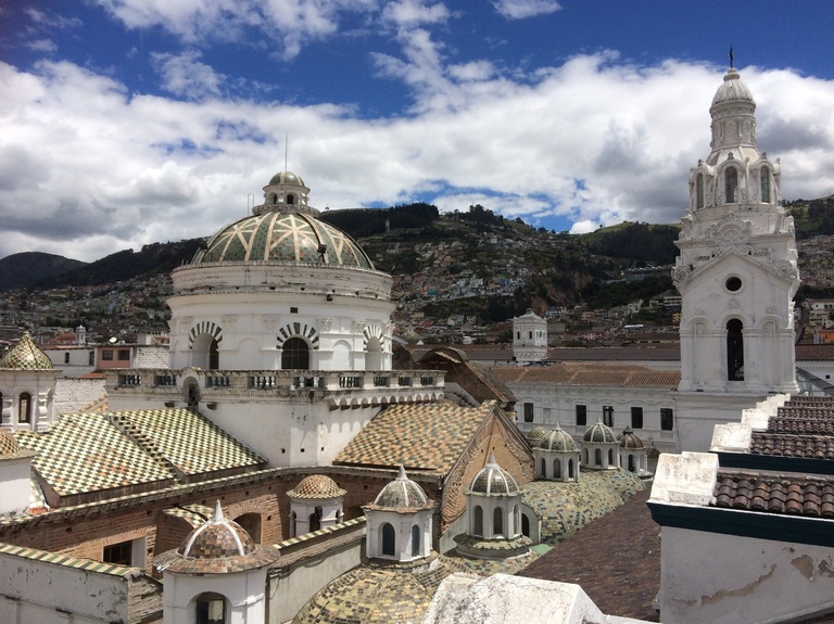 Über den Dächern Quitos Djoser, Ecuador, Quito, Rundreise, Gruppenreise