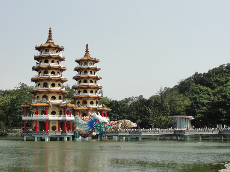 Pagoden am Ufer des Lotusteiches. Kaohsiung, Lotusteich, Pagoden, Taiwan, Rundreise Taiwan
