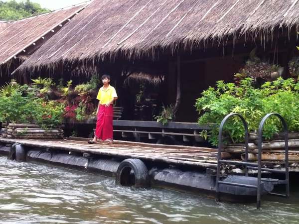 Übernachtung am River Kwai in Jungle Rafts