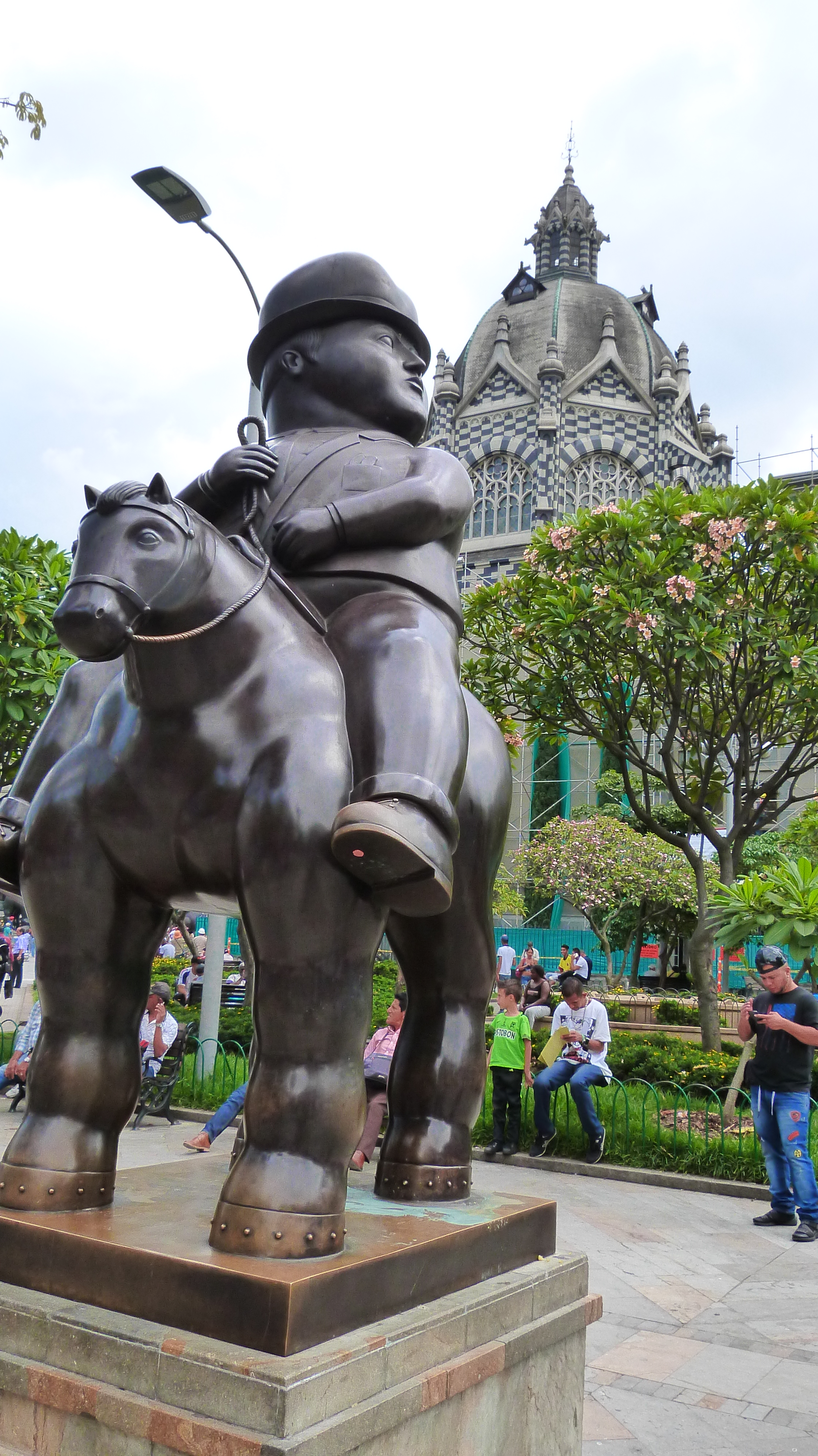 CO_MedellÃ­n_Botero Statue (1)_AHU_FOC